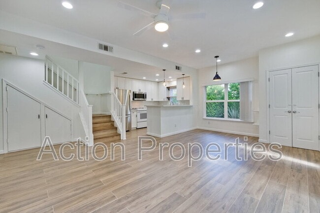 Foto del edificio - 741 Cottage Ct