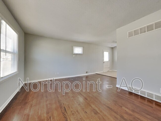 Foto del edificio - 6607 N Indiana Ave