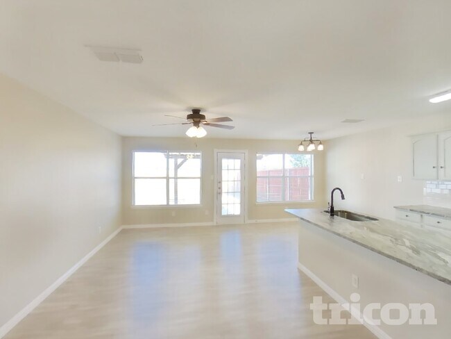 Building Photo - 1441 Pine Ln