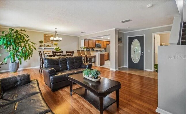 Building Photo - 2403 Hassonite St