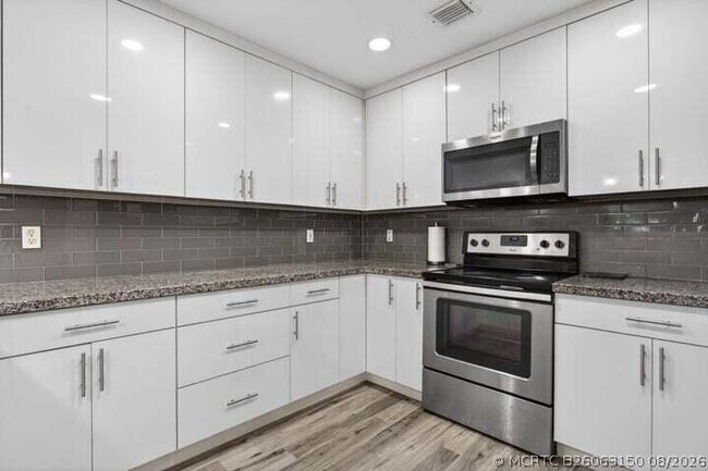 Building Photo - 4131 Eastridge Cir