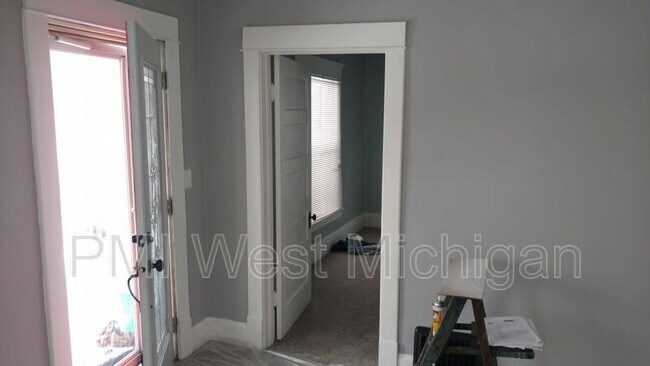 Building Photo - 3726 Crystal St SW