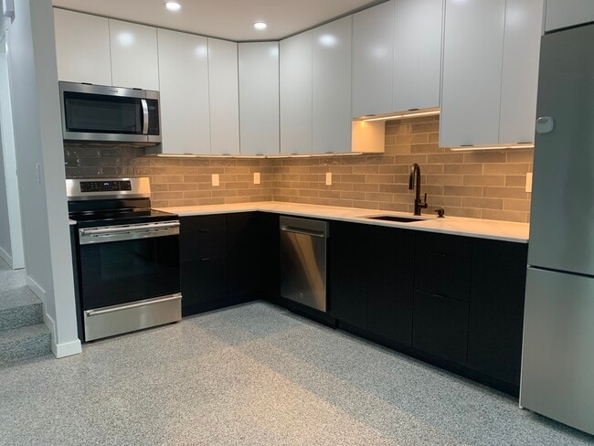 Building Photo - 2483 10th Av E