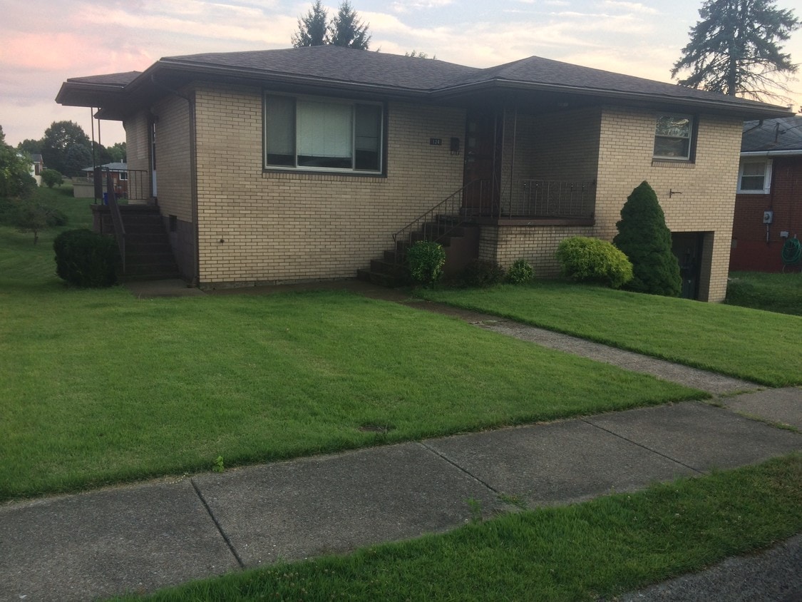 124 Capitol Dr, Weirton, WV 26062 House Rental in Weirton, WV