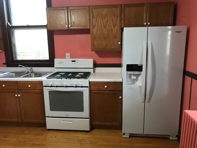 Kitchen appliances - 2932 Sacramento N Ave