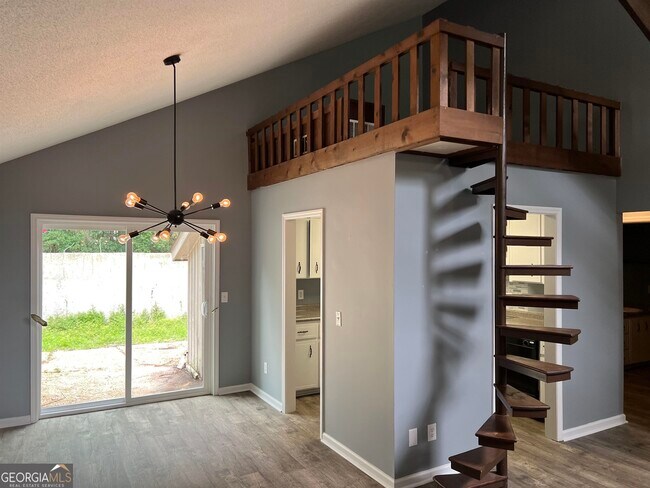Building Photo - 372 Hummingbird Cir