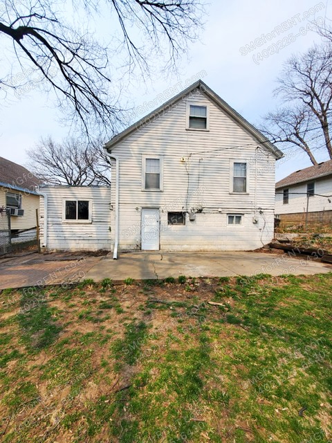 Building Photo - 5823 Lake St