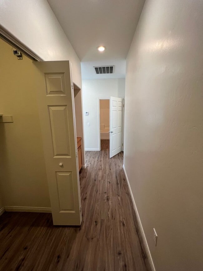 Building Photo - 717 Meadow Grove Ct