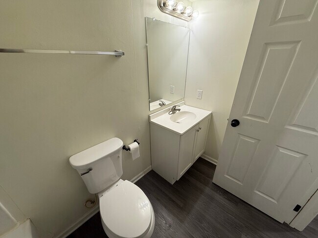Foto del edificio - 635 N Elmwood Dr