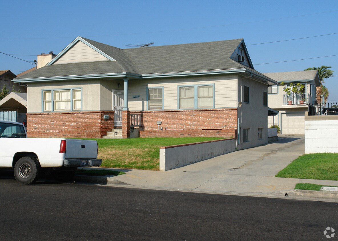 Primary Photo - 12529 Truro Ave