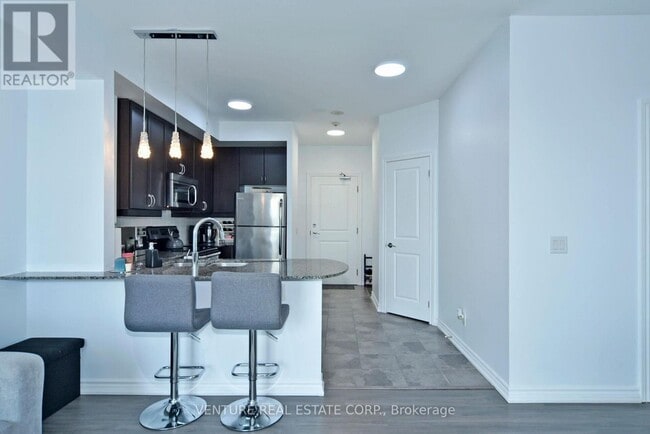 Photo du bâtiment - 7730-7730 Kipling Ave