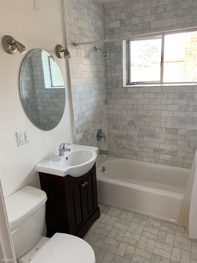 Building Photo - 2 br, 1 bath  - 1543 Howard Ave Apt 2