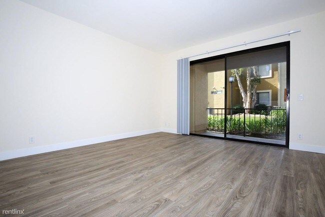Building Photo - 10041 Rio San Diego Dr
