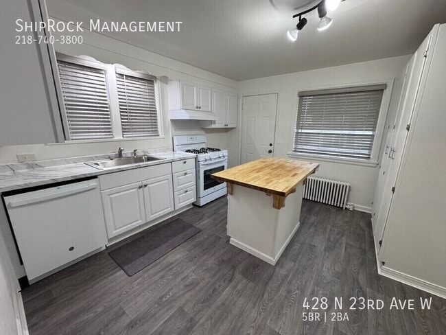 Building Photo - 428 N 23rd Ave W