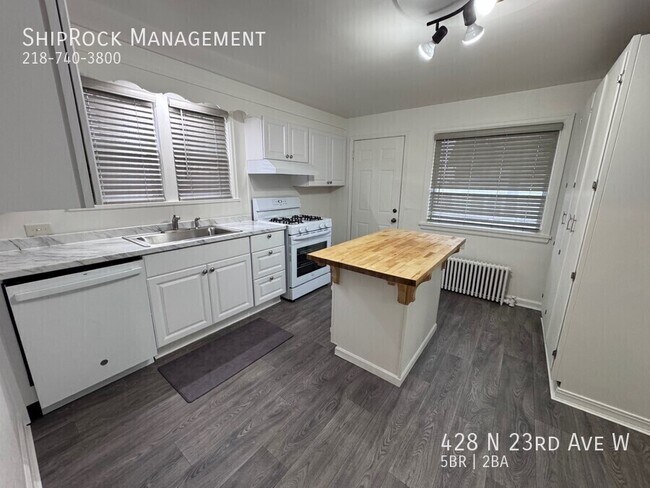 Foto del edificio - 428 N 23rd Ave W