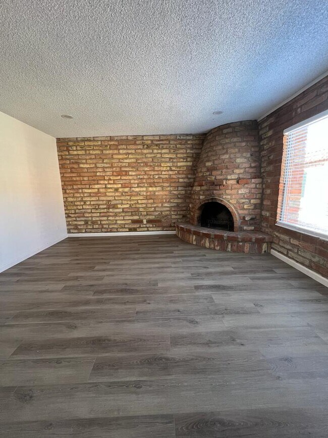 Foto del edificio - 3052 N Cherry Ave