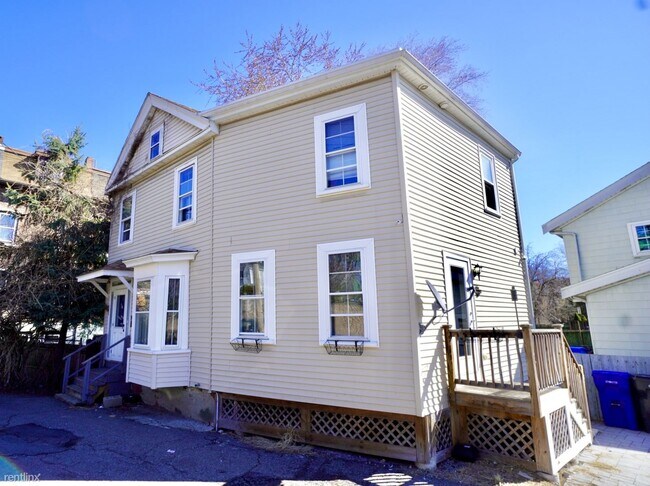 Building Photo - 3 br, 2.5 bath House - 1 Front St