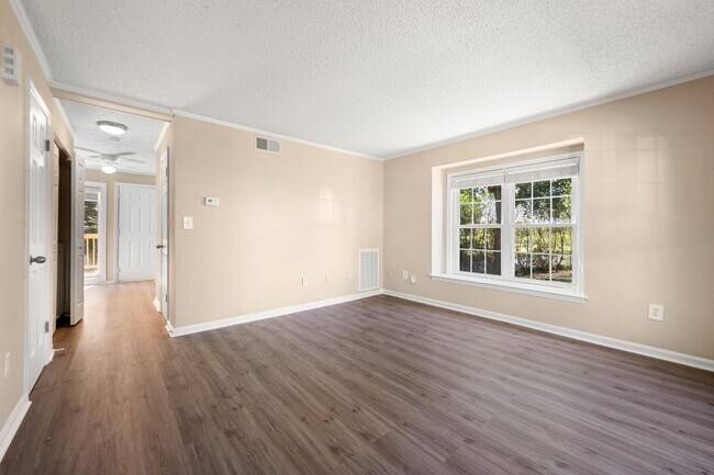 Foto del edificio - Charming End Unit Townhome near Downtown D...