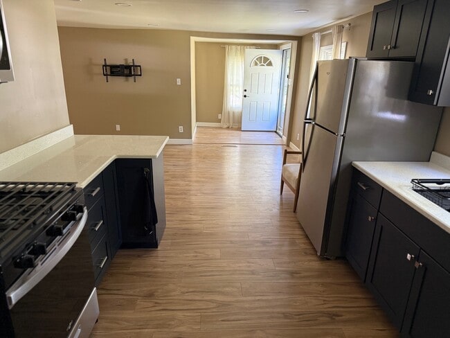 Kitchen 1 - 1621 Magnolia Ave