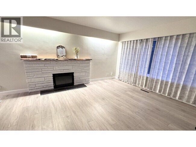 Building Photo - 5552 Jersey Ave