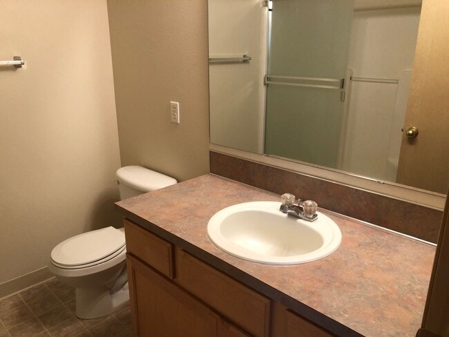 Building Photo - Beautiful Three Bedroom Duplex Available i...