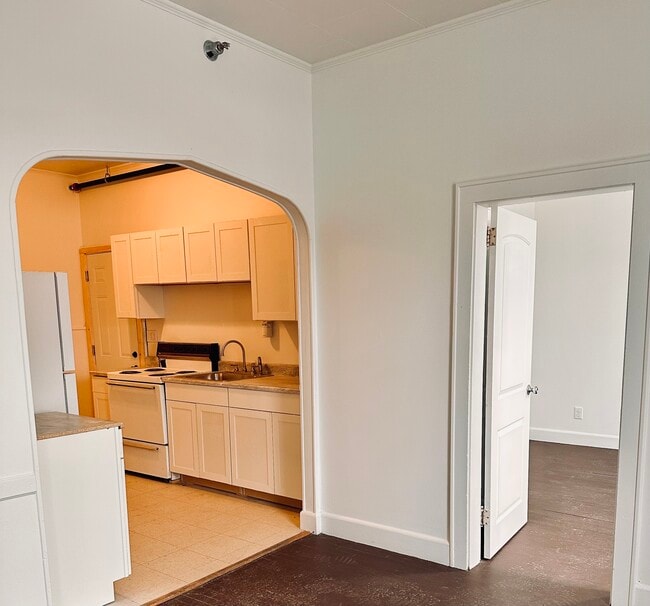 Building Photo - 1214 Main St