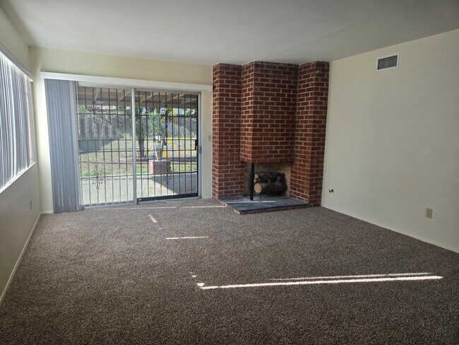 Sala de estar - 4464 Arendo Dr