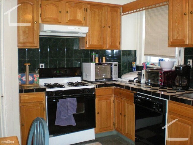 Building Photo - 6 br, 2.5 bath House - 31 Seattle St 0