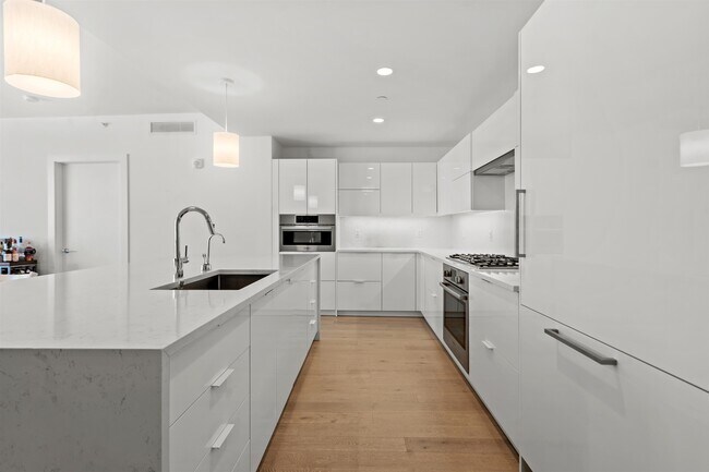 Building Photo - 9 Ave at Port Imperial