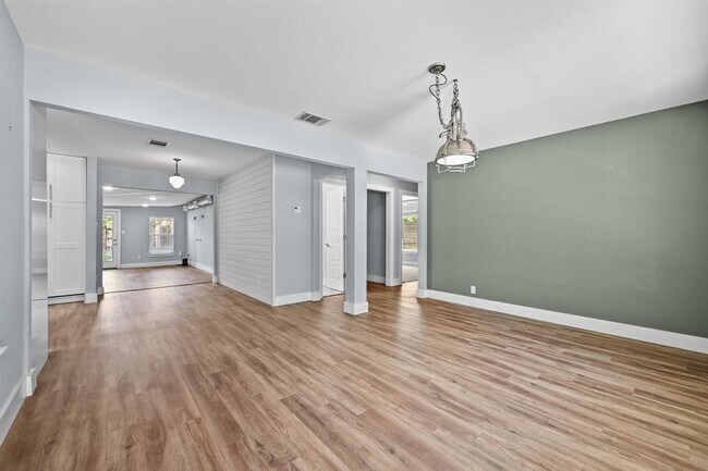 Building Photo - 3310 Bengston St