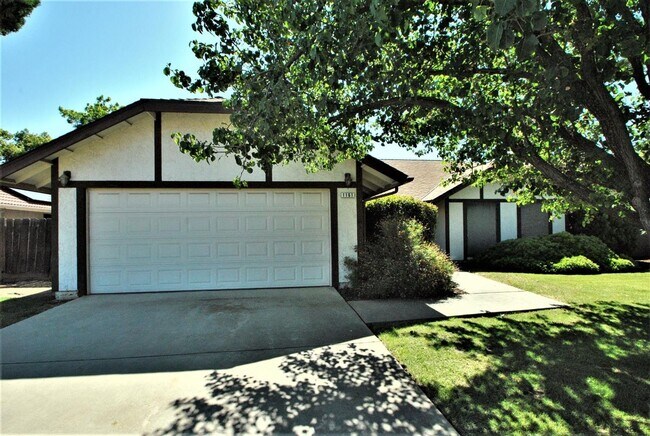 Foto del edificio - Lovely 4 Bedroom home in Clovis Unified