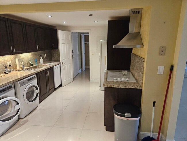 Foto del edificio - 1800 NE 114th St