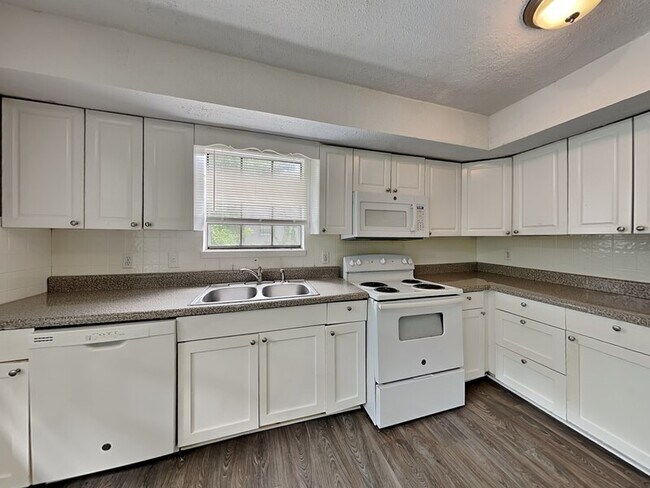 Building Photo - 1713 6th Pl Cir NW