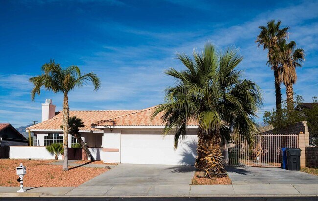 Building Photo - 9673 Vista Del Valle