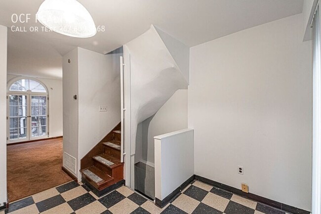 Building Photo - 2013 Moravian St