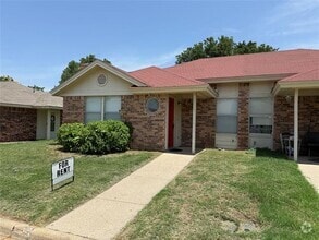Building Photo - 2023 Minnie Dr