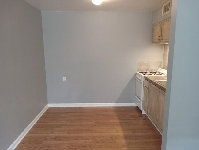 Building Photo - 2524 Telegraph Rd