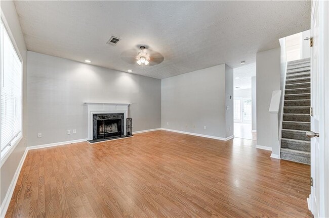 Building Photo - 4768 Sylvan St