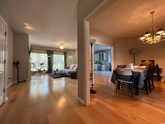 Foto del edificio - 12900 Westglen Dr