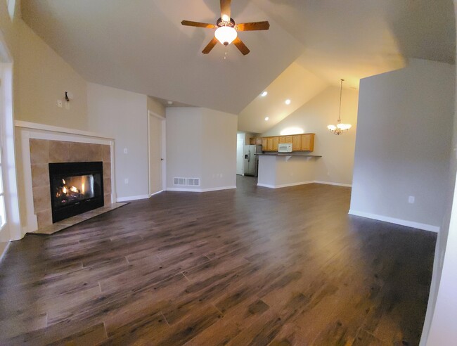 Building Photo - 15457 Amberleigh Cir