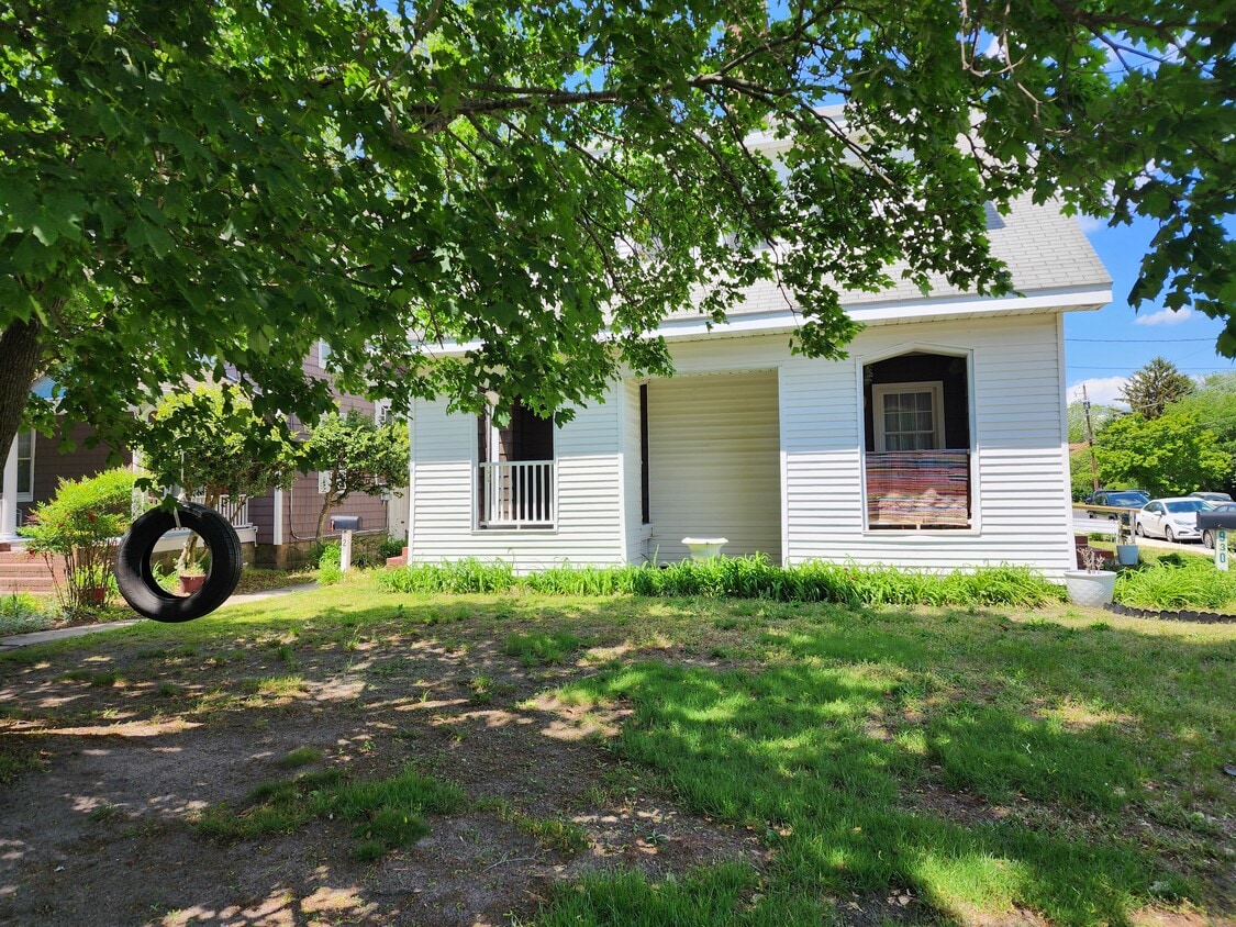 Primary Photo - 928 N Division St