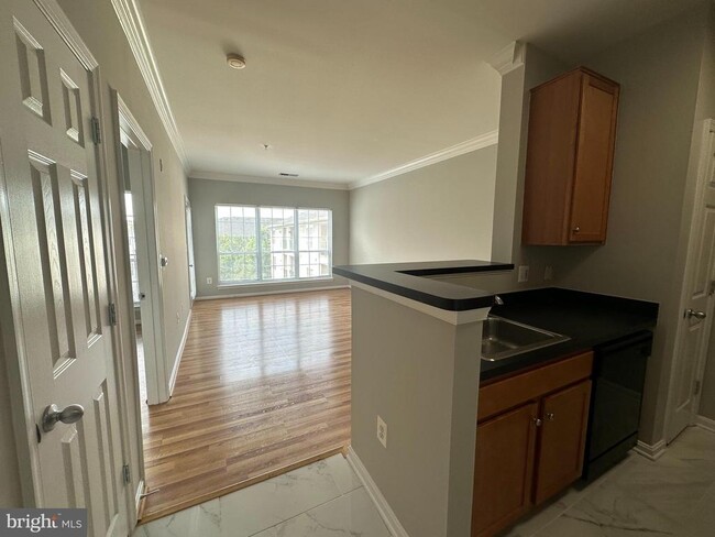Foto del edificio - 4862 Eisenhower Ave