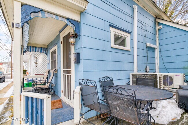 Foto del edificio - 127 Lawrence Ave