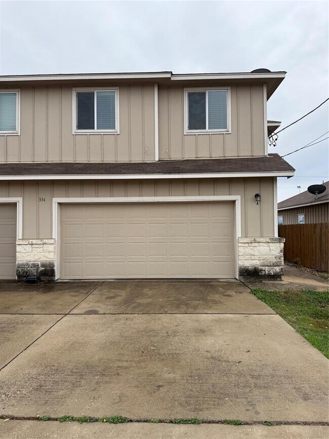 Building Photo - 334 TX-332 Loop