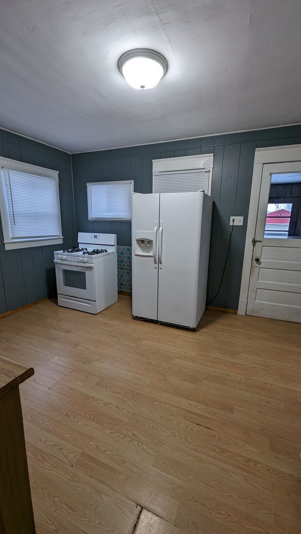 Foto del edificio - MOVE-IN SPECIAL - FIRST MONTHS RENT HALF O...