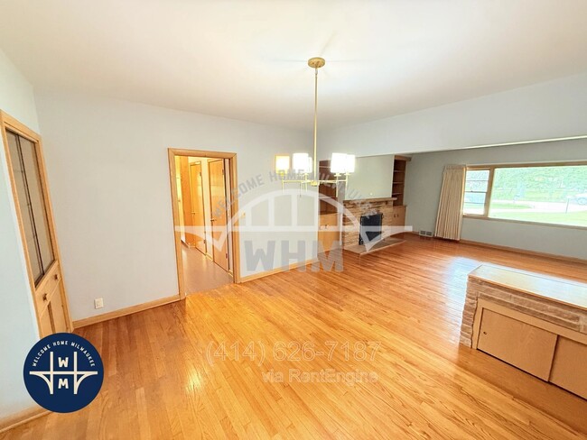 Building Photo - 8575 N Hawthorne Rd