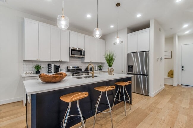 Building Photo - 1007 Mt Auburn Ave