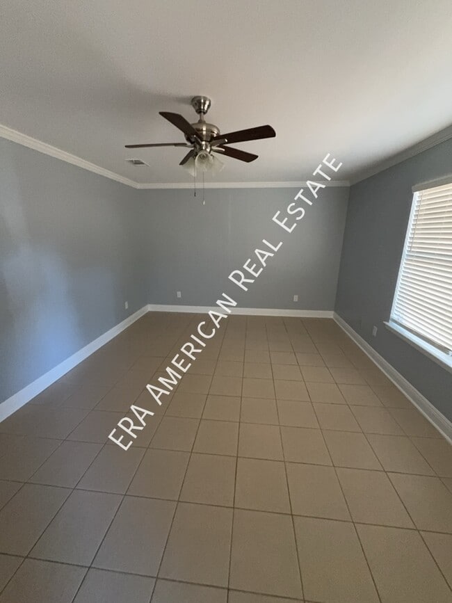 Building Photo - 901 Linden Ave