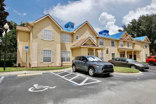 Foto del edificio - Stylish 3/2 Corner-Unit Condo with Resort ...