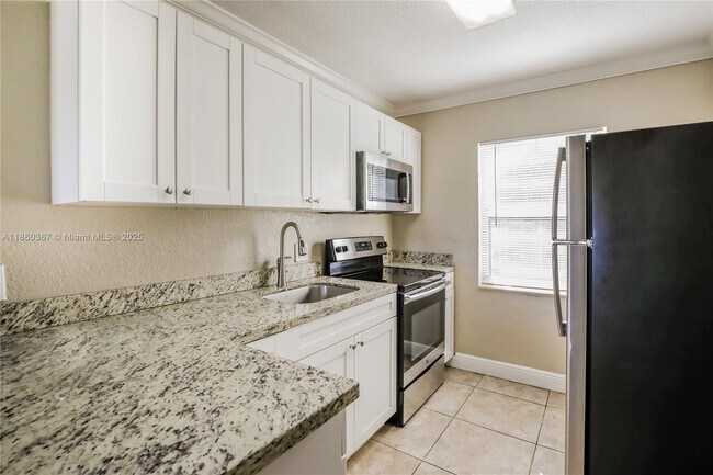 Foto del edificio - 2517 NE 12th Terrace